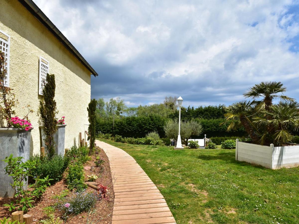Superb Holiday Home Near The Beach Quinéville Exterior foto